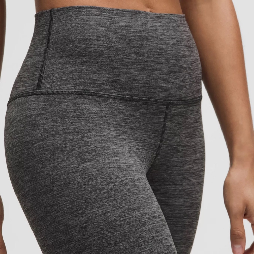 Lululemon high rise pant size 8